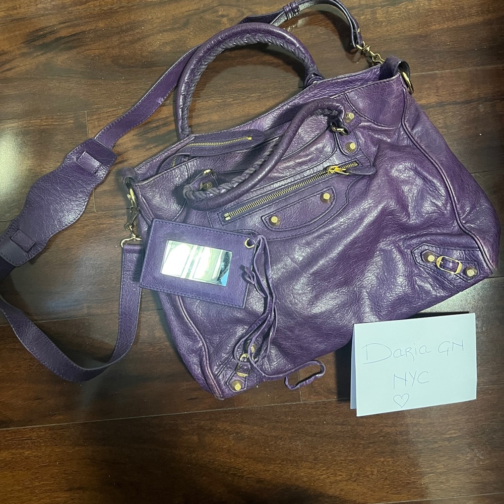 EUC: Large Balenciaga City Bag (crossbody adjustable strap)